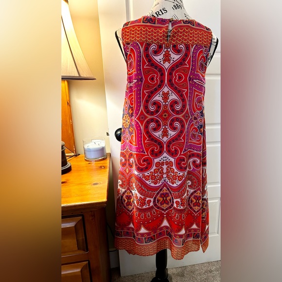 MUSE Sleeveless Asymmetrical Shift
Dress Rhinestones Medallion
Women's Sz 6 - Picture 3 of 10